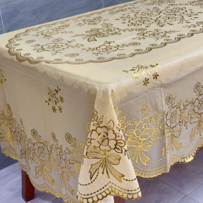 (Tặng 1 lót phần ăn 30 x45) Khăn Trải Bàn PAULEE WLG 751 (150 x 228 cm) hình oval - nền vàng, hoa văn phủ nhũ vàng, sang trọng, không thấm nước