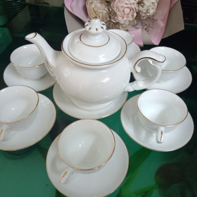 Bộ ấm chén kẻ chỉ vàng