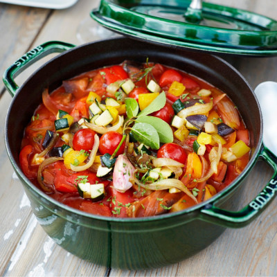 Nồi Gang Tròn Staub Màu Xanh Rêu - Nhiều Kích Cỡ