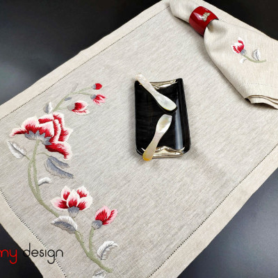 Bộ lót đĩa và khăn ăn linen thêu hoa trà đỏ