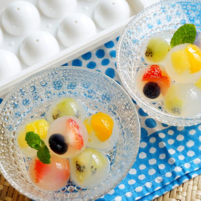 Combo khay làm đá Yukipon viên tròn + set 150 chiếc ống hút Flexible Straw φ5x180mm - nội địa Nhật Bản