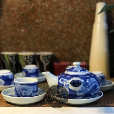 Bộ Ấm Chén Trà Đạo Gốm Trắng Men Lam Bát Tràng Long Ẩn Dáng Đường Vũ Dung Tích 300ml (Bộ Ấm Chén) ATA 20