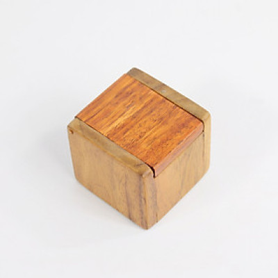 Hộp đựng ghim có nắp bằng gỗ