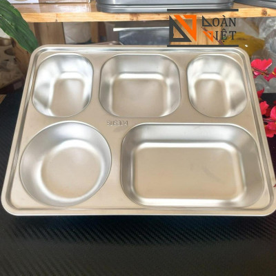 KHAY CƠM PHẦN 5 NGĂN, KHAY ĂN DẶM - Inox SUS 304 C.Lượng - Không gỉ sét, ATSK. Dày, đẹp, không bám lạ. Chuyên phục vụ Sp