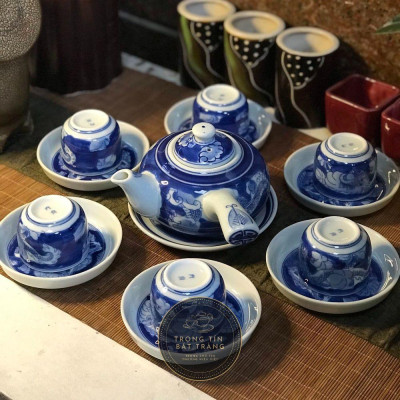 Bộ Ấm Chén Trà Đạo Gốm Trắng Men Lam Bát Tràng Long Ẩn Dáng Đường Vũ Dung Tích 300ml (Bộ Ấm Chén) ATA 20