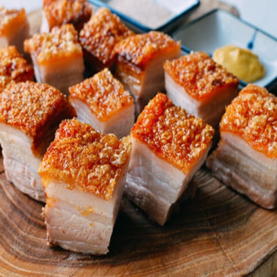 Cây  châm bì ,châm thịt ,làm mềm thịt chế biến lợn quay da giòn ,thịt nướng ,thịt rán ,  giúp dễ ngấm gia vị và thơm ngon hơn 