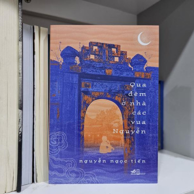 Sách - Qua đêm ở nhà các vua Nguyễn (Nhã Nam HCM)