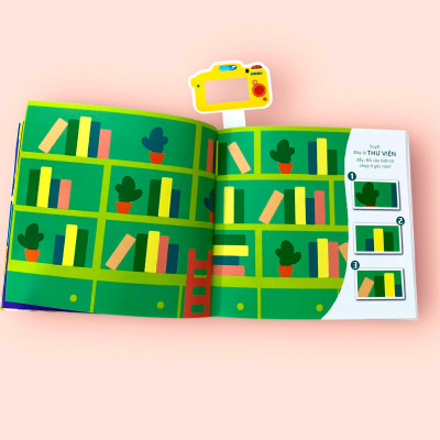 Sách - Úm Ba La! Máy ảnh mở ra! RÈN TRÍ NÃO - LUYỆN TẠP TRUNG - Nhanh mắt, nhanh trí - Sách tương tác - Dành cho trẻ 3+