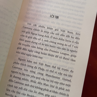 TỪ CÚ KUNG-FU CỦA "KING" ERIC CANTONA ĐẾN SỰ HÌNH THÀNH KỶ NGUYÊN MANCHESTER UNITED – Daniel Storey - Nguyễn Đức Huy - THBooks – NXB Hà Nội (Bìa mềm)