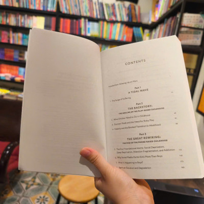 Sách - The Anxious Generation (International Edition) by Jonathan Haidt/Top 10 Book of 2024 A Washington Post Notable/Bìa mềm US