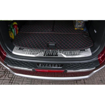 Ốp chống trầy cốp Ford Everest 2016-2019 – Mẫu INOX