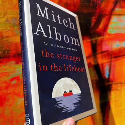 Sách - The Stranger In The Lifeboat by Mitch Albom - English Book - Sách Ngoại văn
