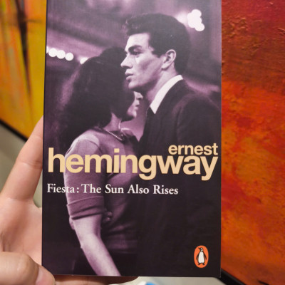Sách - Fiesta: The Sun Also Rises (Penguin Random House) by Ernest Hemingway