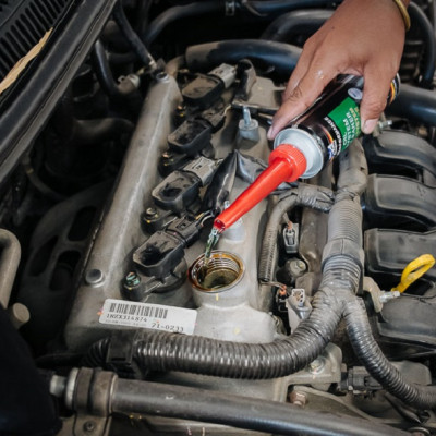 Phụ gia nhớt vệ sinh động cơ ô tô Bluechem 33018E