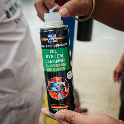 Phụ gia nhớt vệ sinh động cơ ô tô Bluechem 33018E