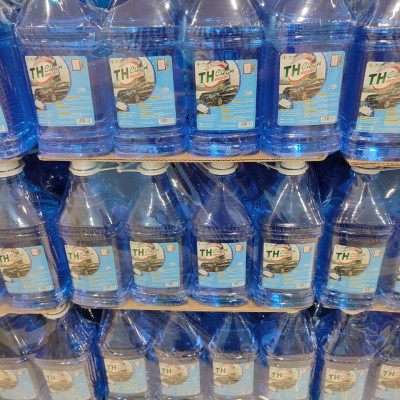 Nước rửa kinh ô tô, xe máy TH CLEAN  can 2.5 lít 