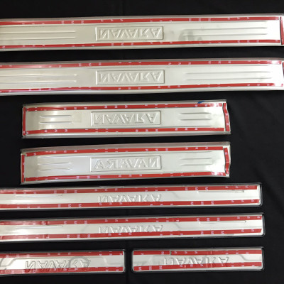 Ốp Bậc Cửa Trong, Ngoài Xe Nissan Navara 2015-2020, chất liệu Inox