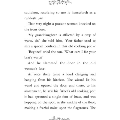 Harry Potter: The Tales Of Beedle The Bard (Paperback) Những chuyển kể của Beedle người hát rong (English Book)