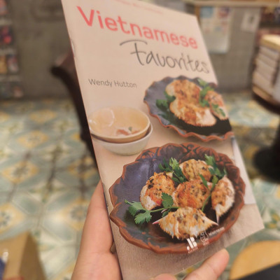 Sách - Vietnameese Favorites by Wendy Hutton - Periplus Mini Cookbooks