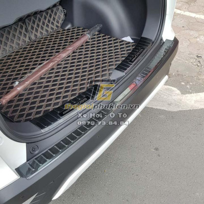 Bộ ốp chống trầy bậc cốp Toyota Corolla Cross 2020 vân Carbon