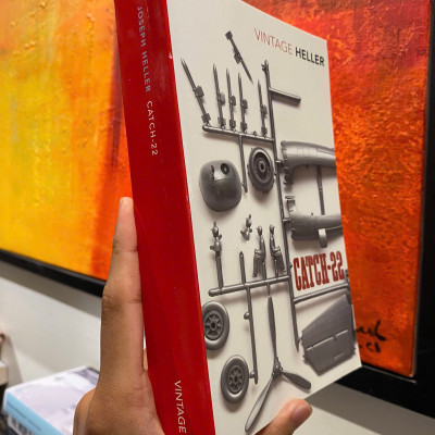 Sách - Catch-22 by Joseph Heller/English Poetry, Drama & Criticism/Sách ngoại văn chính hãng