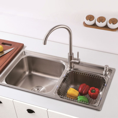 Vòi rửa chén nóng lạnh Inox SUS 304 nguyên khối Eurolife EL-KM09 (Trắng vàng)