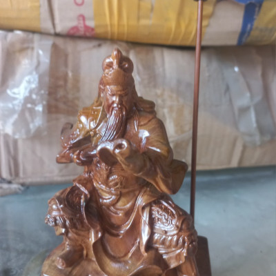 Tượng quan công đọc sách bằng gỗ bách xanh kt cao 15×10×5cm