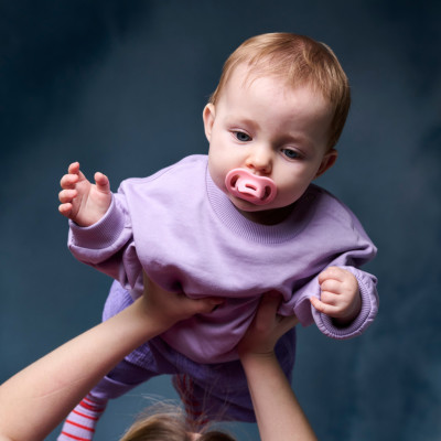 COMBO Ty Ngậm Silicon Siêu Nhẹ Tommee Tippee Ultra Light 6-18m & Bình Sữa PP Ty Siêu Mềm Tommee Tippee 260ml, Họa Tiết