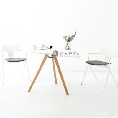 Ghế cafe thân nhựa màu trắng có nệm ngồi màu xám CC1558-F1 Ghế tiếp khách thân nhựa PP màu trắng nệm vải bố màu xám có tay tựa khung sắt sơn tĩnh điện 