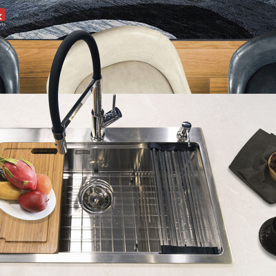 Vòi rửa bát thân mềm Konox, Model Bian, Bề mặt mạ PVD Chrome 5 lớp, Lõi đồng tiêu chuẩn CW617N, Linh kiện phụ trợ dòng chảy nhập khẩu châu Âu, Bảo hành chính hãng 5 năm, Hàng chính hãng