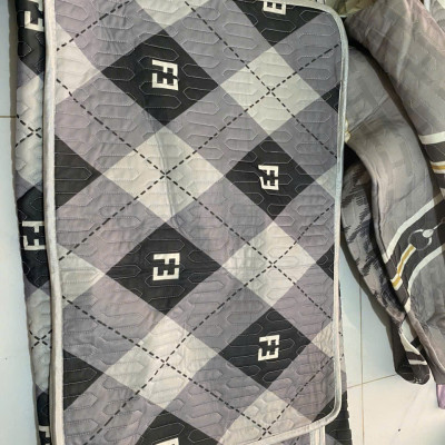 Chiếu điều hòa cao su non Tencel 1m6 x 2m - Bộ chiếu tặng kèm 2 vỏ gối - Giao ngẫu nhiên