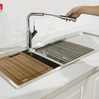 Vòi rửa bát rút dây Konox, Model Artan Chrome, 6 phiên bản màu, Bề mặt mạ PVD 5 lớp cao cấp, Lõi đồng tiêu chuẩn CW617N, Linh kiện phụ trợ dòng chảy nhập khẩu châu Âu, Bảo hành chính hãng 5 năm, Hàng chính hãng