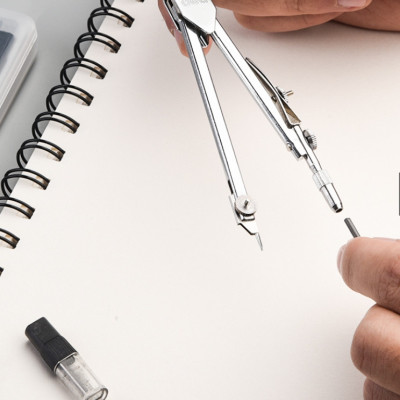 Bộ Compa vẽ kỹ thuật DELI thân thép gắn ngòi (2.0mm) - 8603