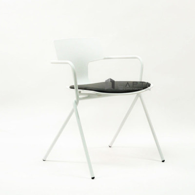 Ghế cafe thân nhựa màu trắng có nệm ngồi màu xám CC1558-F1 Ghế tiếp khách thân nhựa PP màu trắng nệm vải bố màu xám có tay tựa khung sắt sơn tĩnh điện 