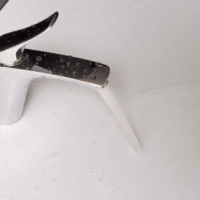 Vòi lavabo nóng lạnh Eurolife EL-1002S (Trắng bạc)