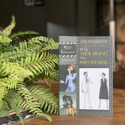 Sách - Bí Ẩn Thời Trang Qua Phim Âm Nhạc - Jin Kyungok (Lê Thùy Dung dịch)