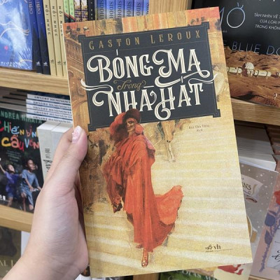 Sách - Bóng ma trong Nhà hát (Nhã Nam HCM)