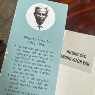 HƯƠNG SẮC TRONG VƯỜN VĂN – Nguyễn Hiến Lê – Bizbooks – NXB Hồng Đức (bìa mềm)