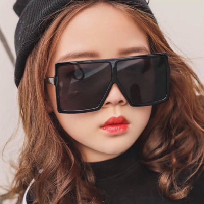 Kính xinh, Kính râm Nữ Mắt vuông nhựa thời trang + tặng Tuavit Kính xinh mini tiện lợi