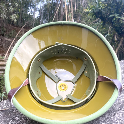 Mũ cối tàu lòng vàng cốt phíp, vải Gabadin tô châu, rơi va đạp không vỡ, tuyệt đối không ngấm nước, vải không phai