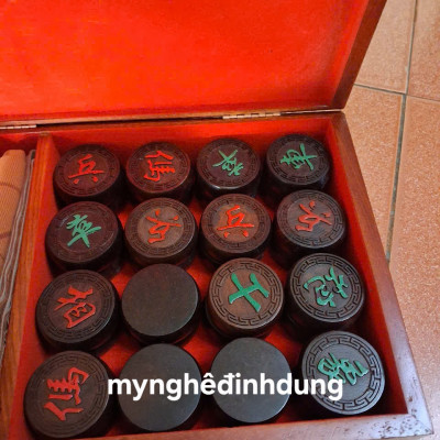 Combo quân cờ tướng bằng gỗ trắc đỏ đen 4.8x1.5cm + hộp đựng + tấm vải  da 