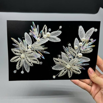 Cài tóc cô dâu lá đính đá ngày cưới mẫu mới t10/2024