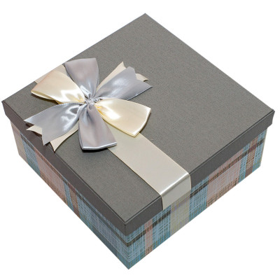 Hộp Quà Vuông V030 Phượng Hoàng 22 x 22 x 11 cm - Giao mẫu ngẫu nhiên