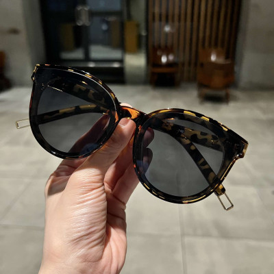 Kính râm Mắt tròn sành điệu màu Đồi Mồi