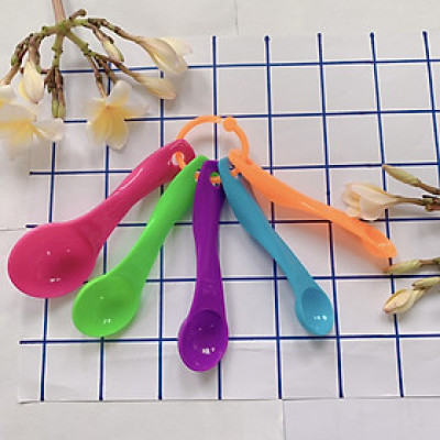 Thìa Đong Định Lượng Ăn Dặm Cho Bé Bằng Nhựa Đủ Màu. 