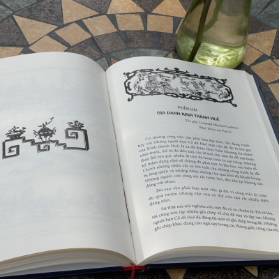 (Bìa cứng, in màu-giấy HC 100) TUYỂN TẬP ĐỒ BẢN VÀ ĐỊA DANH KINH THÀNH HUẾ – H. Cosserat & L. Cadière – MaiHaBooks