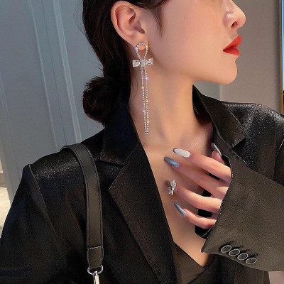 Earrings nữ đeo tai dáng dài hình nơ gắn đá sang chảnh