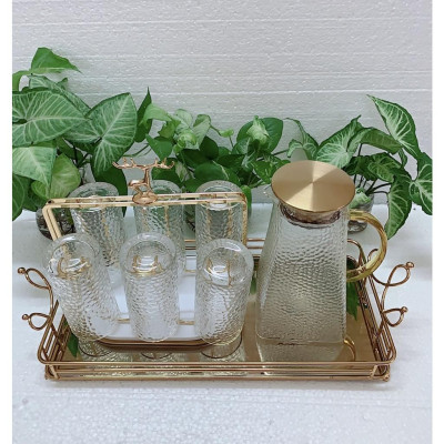 COMBO BỘ BÌNH CỐC THỦY TINH CHỊU NHIỆT CAO CẤP KÈM KHAY VƯƠNG MIỆN VÀNG VÀ GIÁ ÚP CỐC