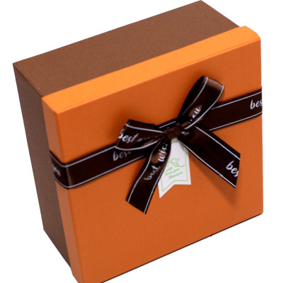 Hộp Quà Vuông V028 Phượng Hoàng 18 x 18 x 9 cm - Giao mẫu ngẫu nhiên