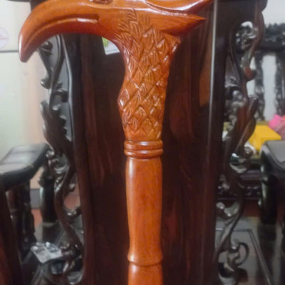 Gậy batong chống trơn trượt dành cho người già bằng gỗ hương đá dài 90x3cm 
